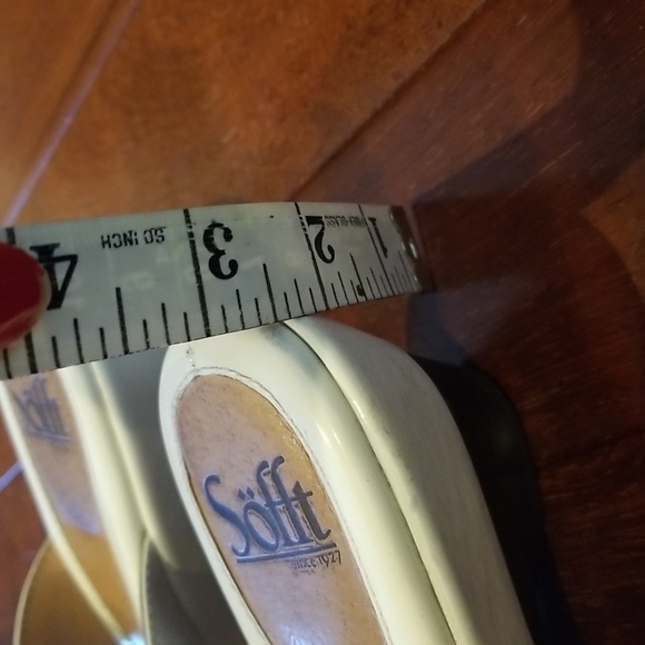 Comfortable sandles. - Picture 2 of 7